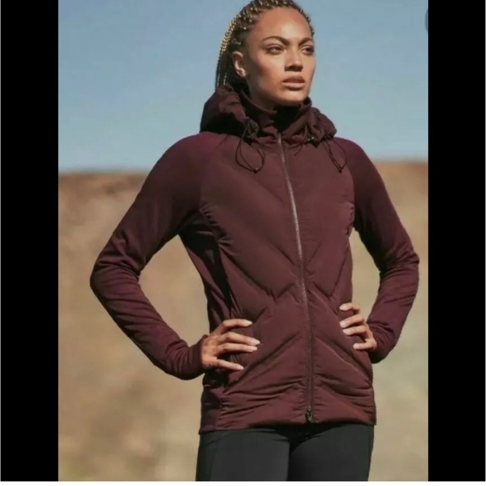 Athleta Inlet Goose Down Hooded Jacket Burgundy